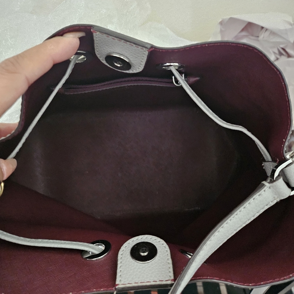 Kate Spade New York Grey Pebbled Leather Adgustible Strap Bucket Bag Crossbody. - Picture 14 of 14